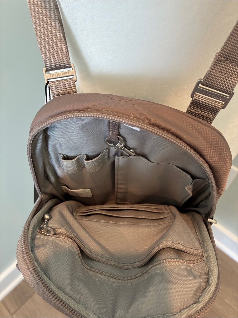 Baggallini RFID Journey Crossbody Quilted ~ Metallic Taupe - Picture 5 of 8